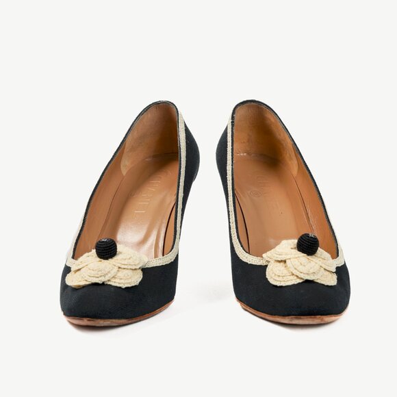 Chanel 06P Black Canvas Camellia-Rosette Pumps - Picture 2 of 10
